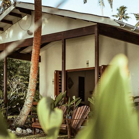 Whispering Palms - Absolute Beachfront Villas Port Vila Dış mekan fotoğraf