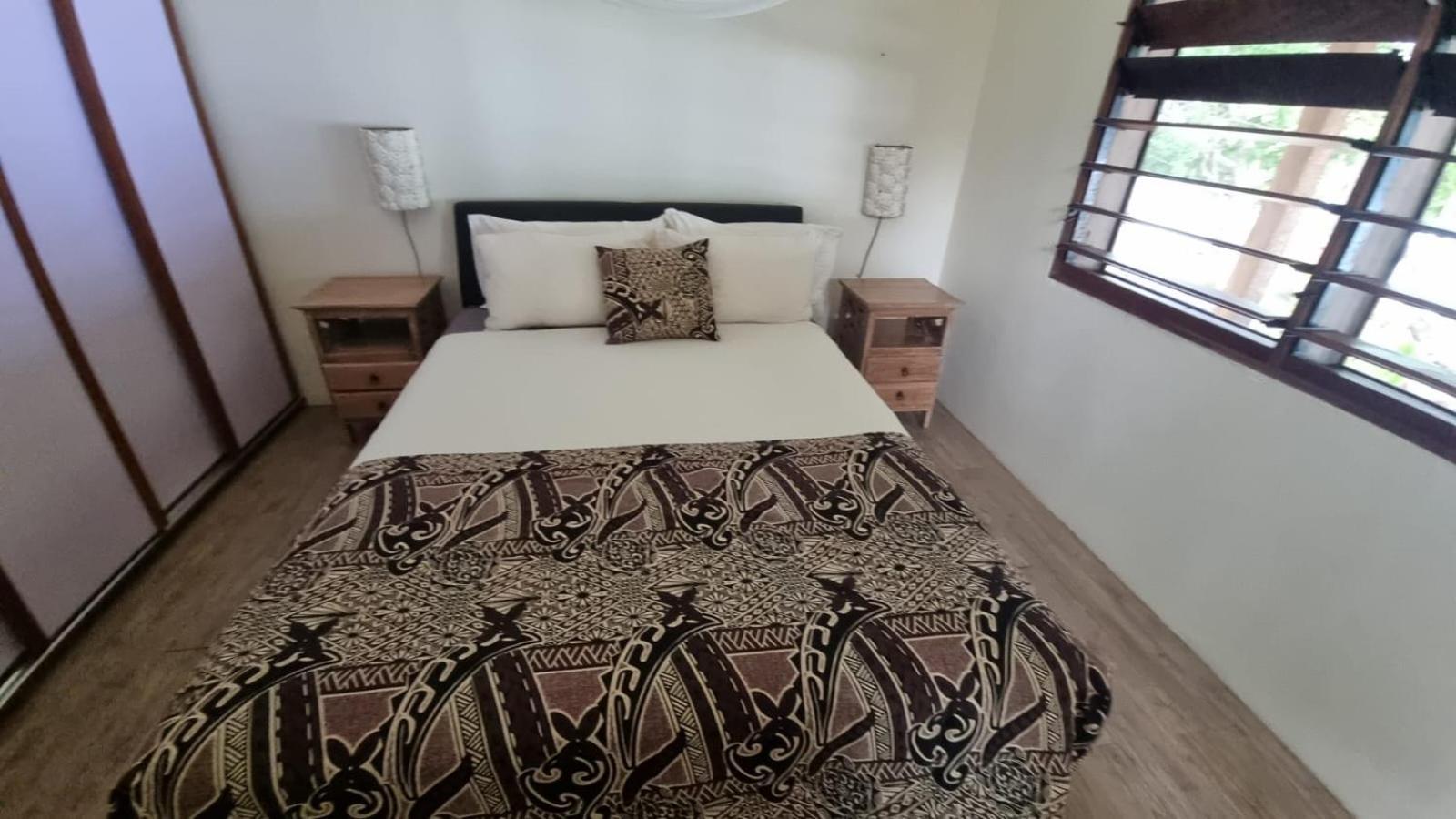 Whispering Palms - Absolute Beachfront Villas Port Vila Dış mekan fotoğraf
