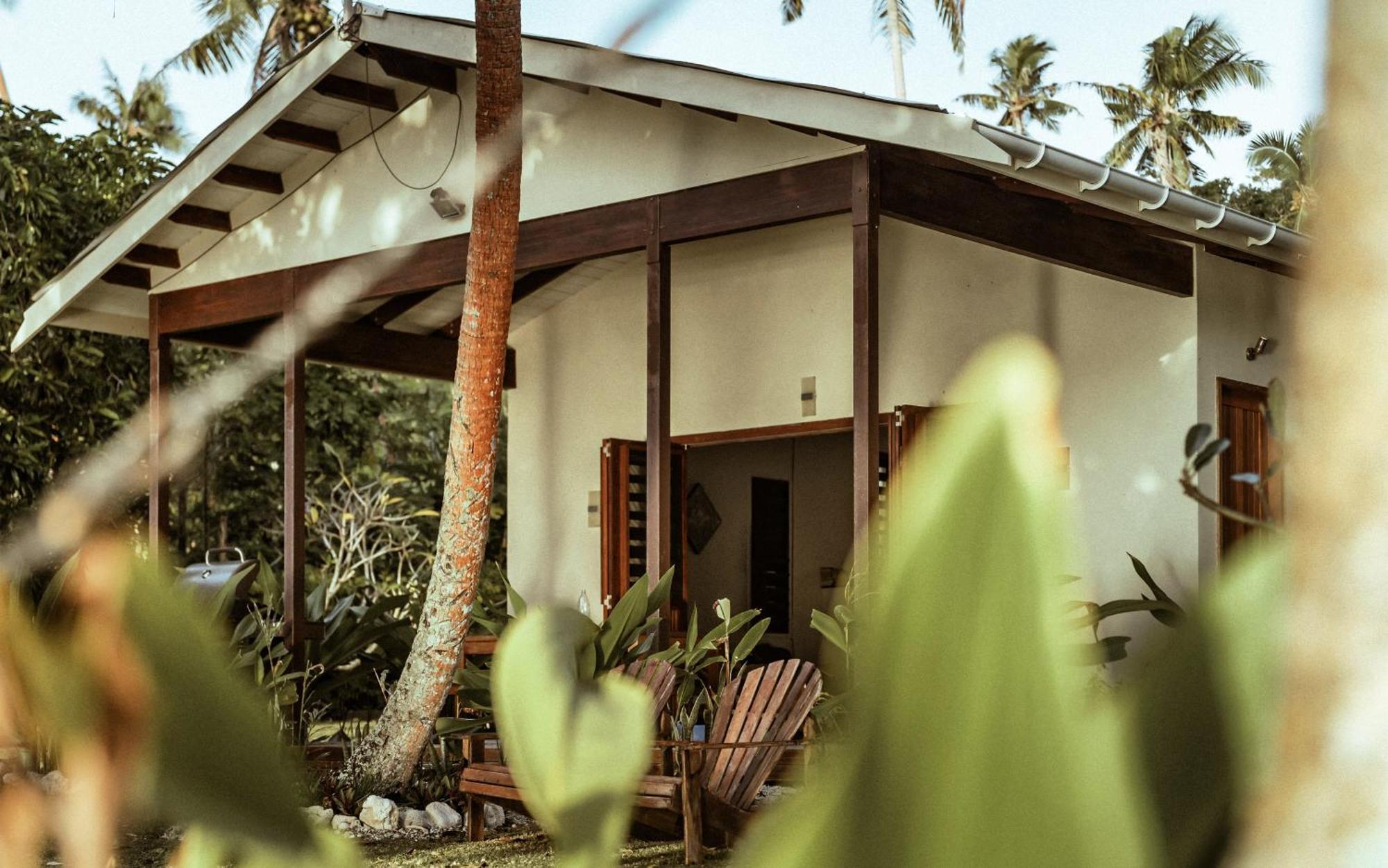 Whispering Palms - Absolute Beachfront Villas Port Vila Dış mekan fotoğraf