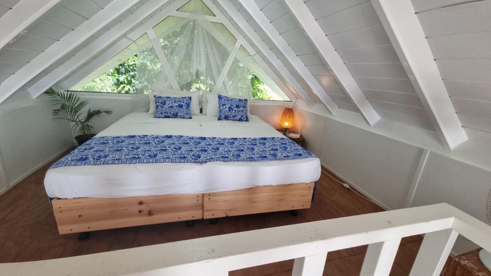 Whispering Palms - Absolute Beachfront Villas Port Vila Dış mekan fotoğraf